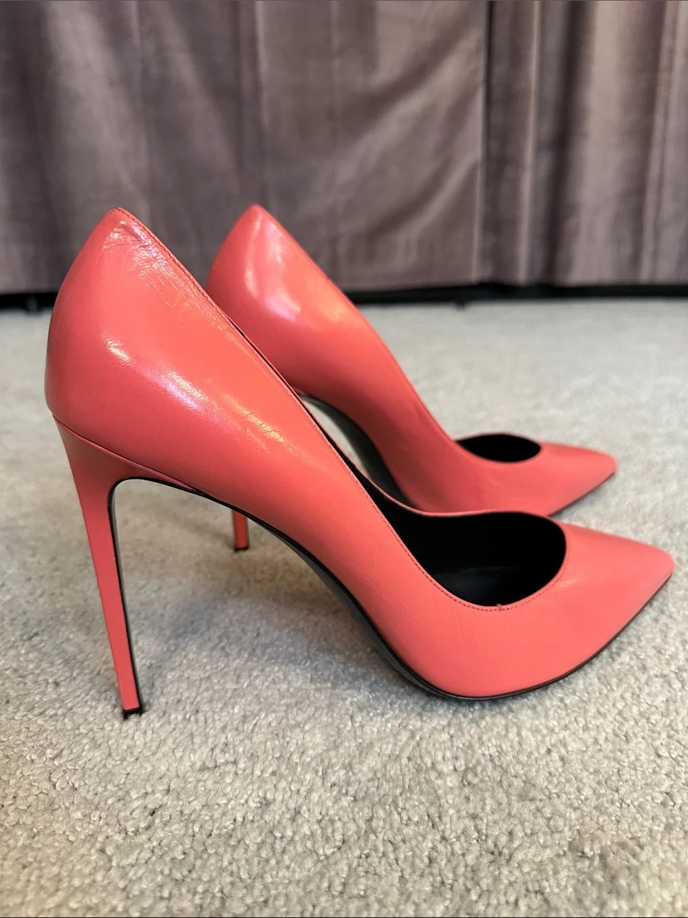 Saint Laurent Coral Leather Pointed-Toe Pumps - Picture 2 of 7